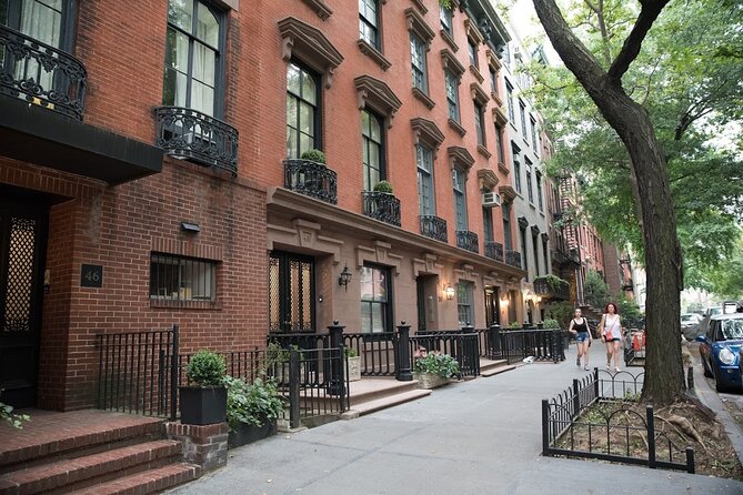 New York Private Food Tour with 6+ Tastings in Greenwich Village - Pizza as the main New York classic