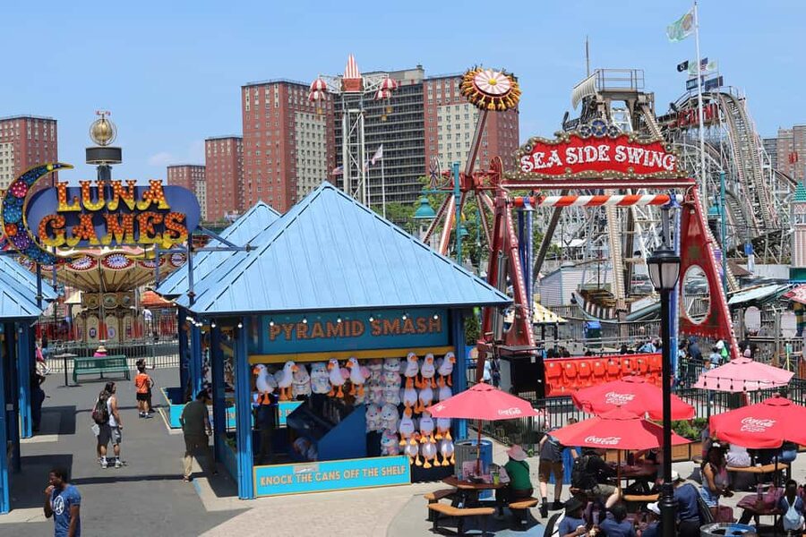 New York: Summer in Brooklyn Walking Tour - Finding the famous DUMBO photograph