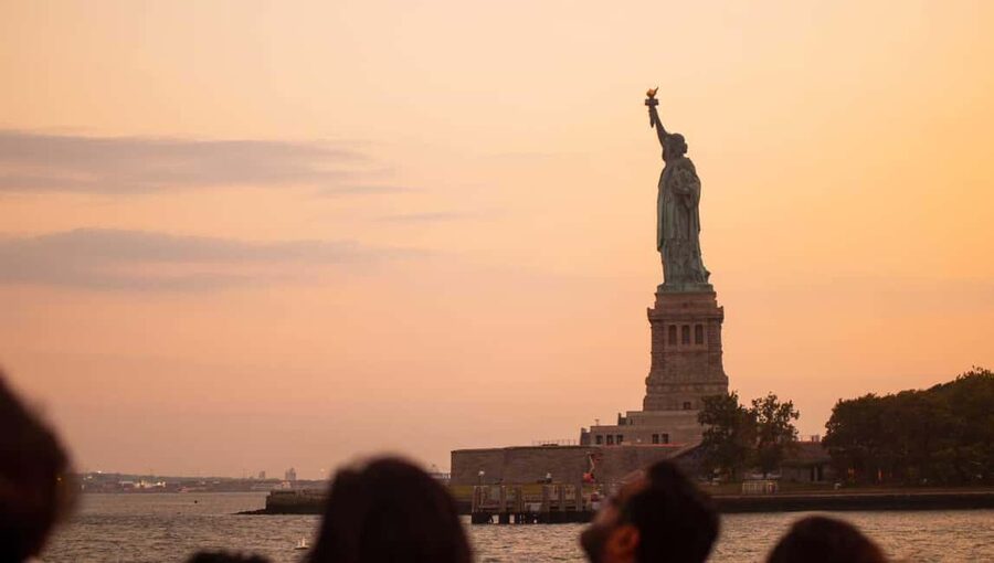 New York: Sunset Cruise with Statue of Liberty Views - Drinks, snacks, and the onboard mood