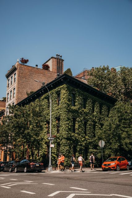 New York: The secret Greenwich Village with a local - Secret gardens, private streets, and Village architecture