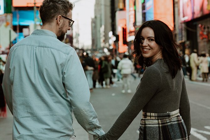 New York: Times Square Professional Photoshoot - Posing help for people who dislike posing