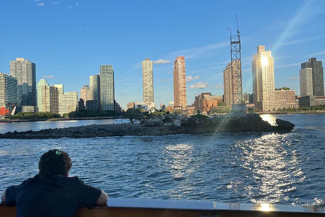 New York Urban Wildlife Sunset Boat Tour - Roosevelt Island and the East River islands
