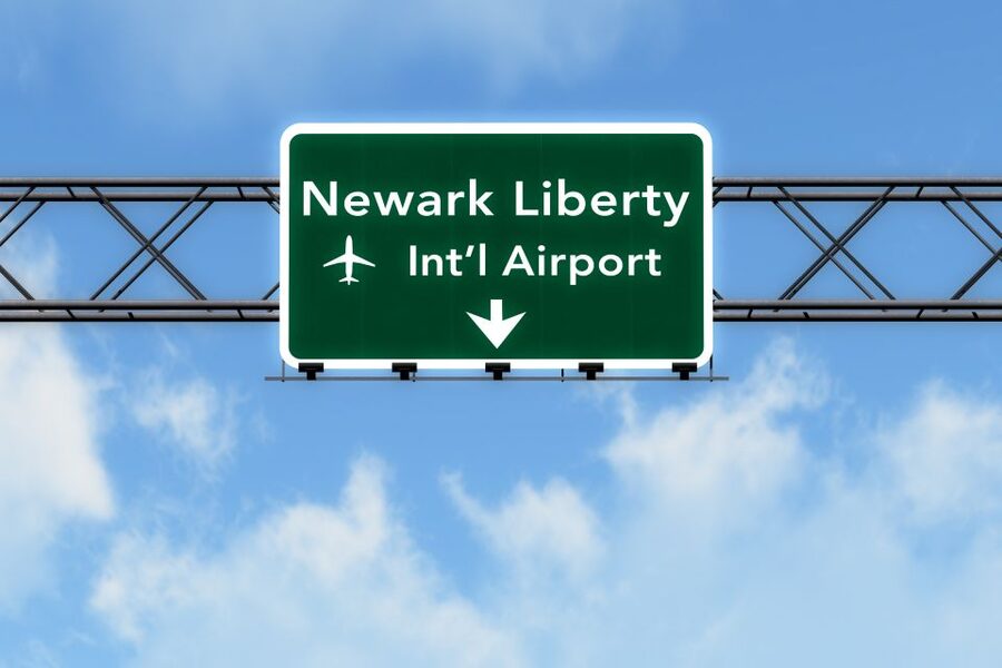Newark Liberty International Airport: Manhattan Transfers - Choosing Between a Sedan, SUV, and Van