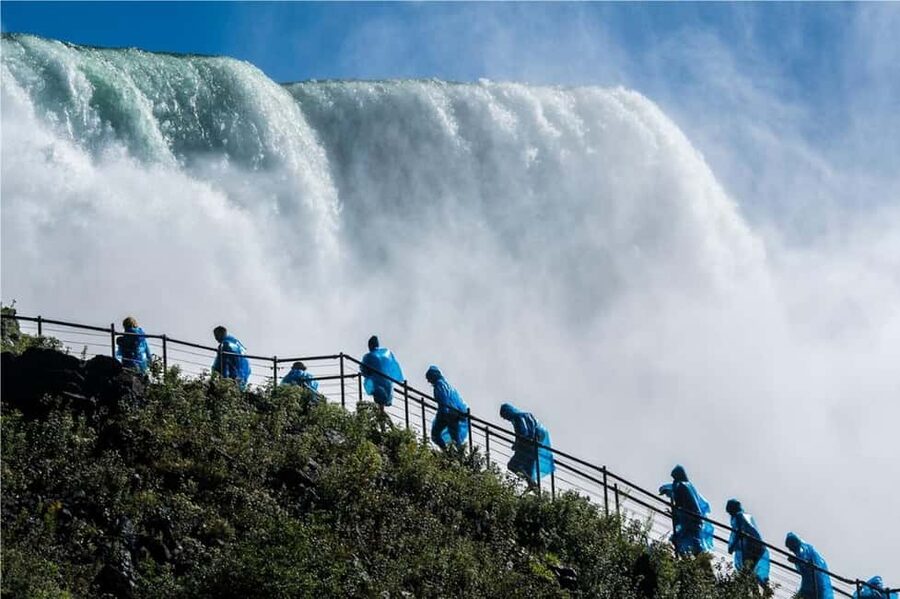 Niagara Falls, Corning, Finger Lakes 2 Day Tour from NYC - Corning turns a roadside stop into a real attraction