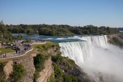Niagara Falls, Toronto, Philadelphia, DC 5-Day Tour from NYC