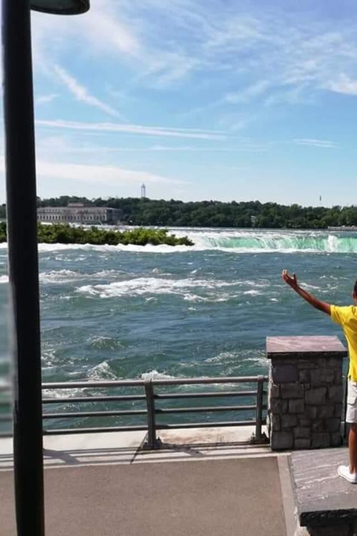 Niagara Falls Tour from New York City - Breakfast before the waterfalls