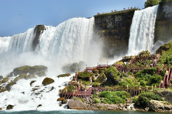 Niagara Falls, Washington DC, Boston 4-day Tour from New York - Day two: Glass, gorge, and Niagara after dark