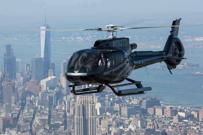 NY Helicopter Tour: Manhattan Highlights (Heliport fees Incl.) - Brooklyn Bridge and the East River View