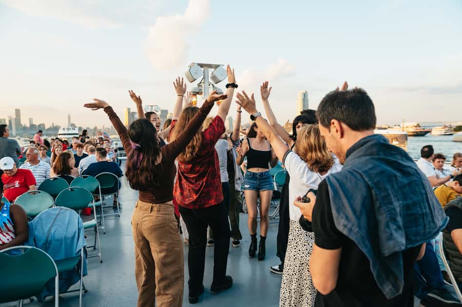NYC: 4th of July Fireworks Party Cruise with Buffet & Drinks - What the July 4 cruise actually gives you