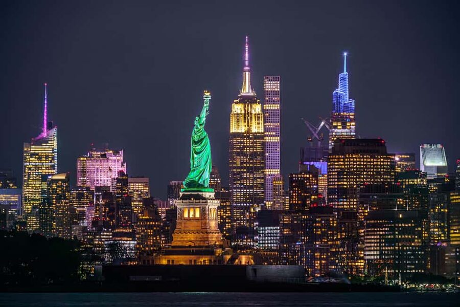 NYC at Night: 3-Hour Luxury Bus Tour of Top Highlights - A three-hour introduction to New York after dark
