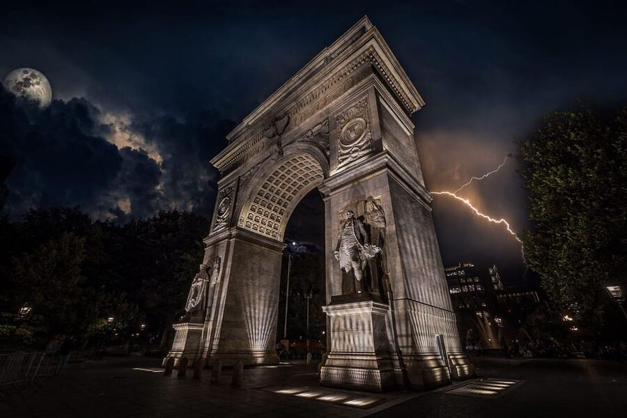 NYC: Boos & Booze Haunted Pub Crawl - Marie’s Crisis Cafe and the search for strange lights