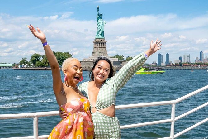 NYC Bottomless Brunch Cruise with Iconic Views - A daytime party with a sightseeing layer