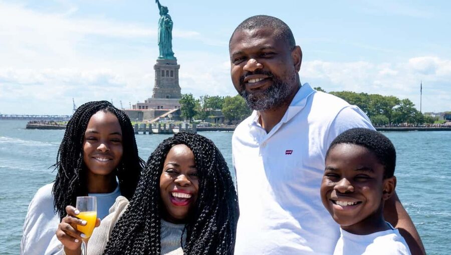 NYC: Bottomless Brunch Cruise - Bottomless mimosas with a clear age limit