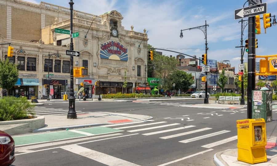 NYC: Bronx Subway and Walking Tour with Bronx Little Italy - Starting at Grand Central and riding the 4 train