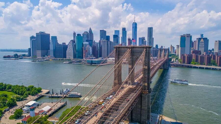 NYC: Brooklyn Bridge, DUMBO, and Skyline Small Group Tour - Ending at Time Out Market