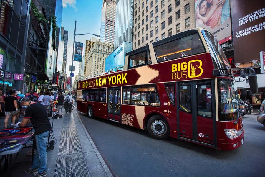 NYC: Brooklyn & DUMBO Bus and Walking Tour with Local Guide - From Times Square to the Manhattan Bridge
