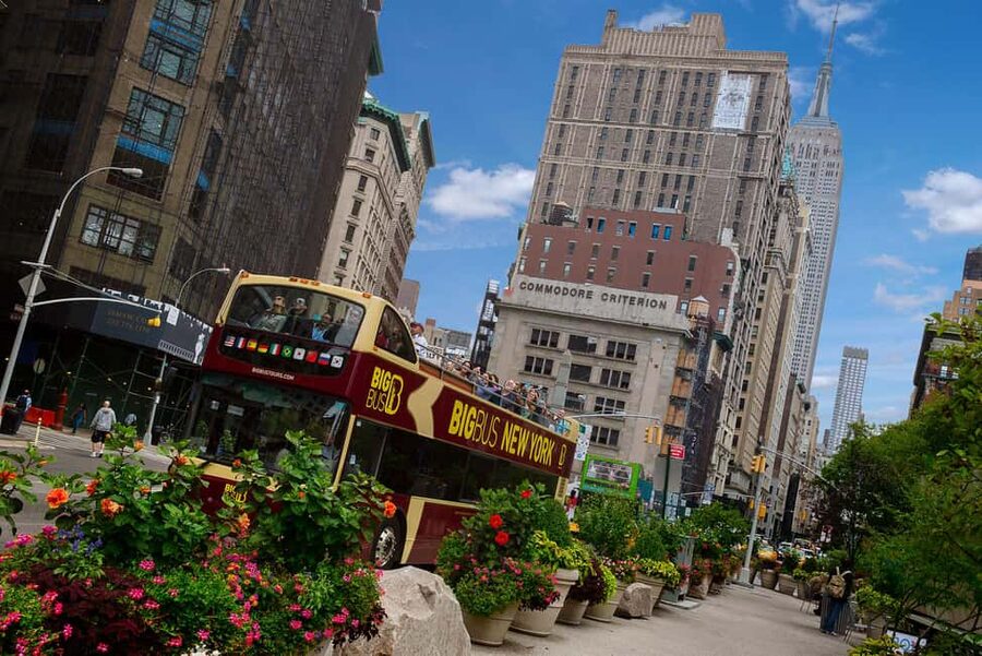 NYC: Brooklyn & DUMBO Bus and Walking Tour with Local Guide - How the guides shape the experience