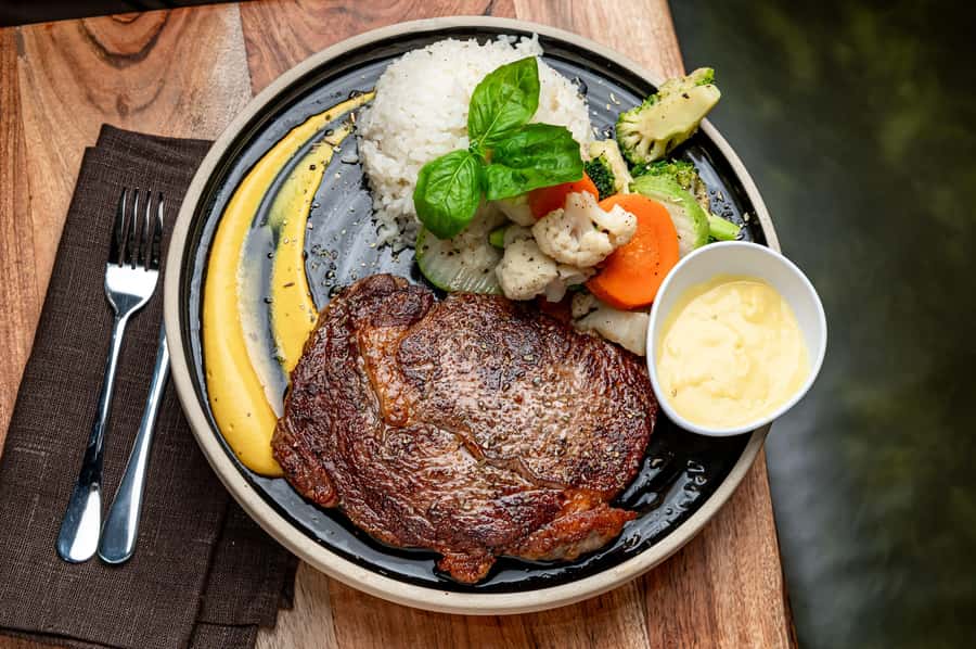 NYC: Central Park Cafe Scenic Lunch & Dinner Experience - Choosing between the 3-course and 4-course menus