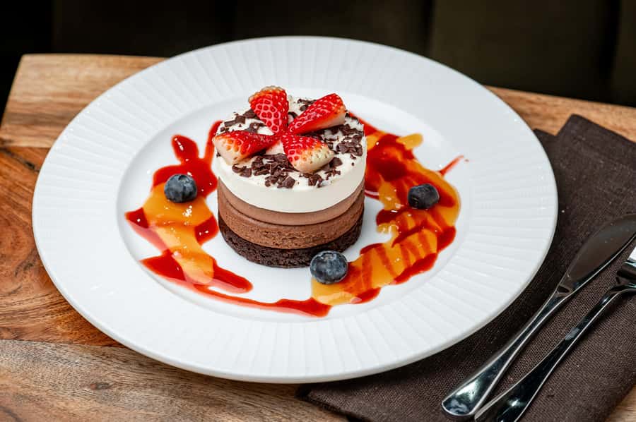 NYC: Central Park Cafe Scenic Lunch & Dinner Experience - Food quality and service: what to expect