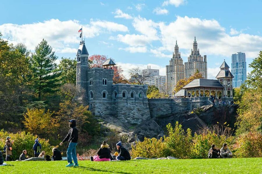 NYC: Central Park Elf & Home Alone Film Spots Pedicab Tour - The Lake, Bow Bridge, the Boathouse, and Cherry Hill