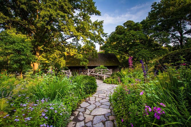 NYC Central Park Self-Guided Walking Tour - The Boathouse, Andersen, Alice, and the Met
