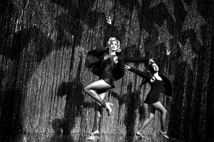NYC: Chicago the Musical on Broadway - Costumes, mood, and the look of the show