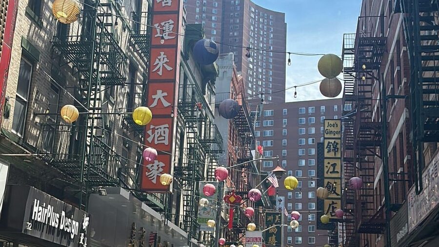 NYC: Chinatown & Little Italy Food Tour (4 Food Stops Incl.) - Entering Little Italy through Mott and Mulberry Streets