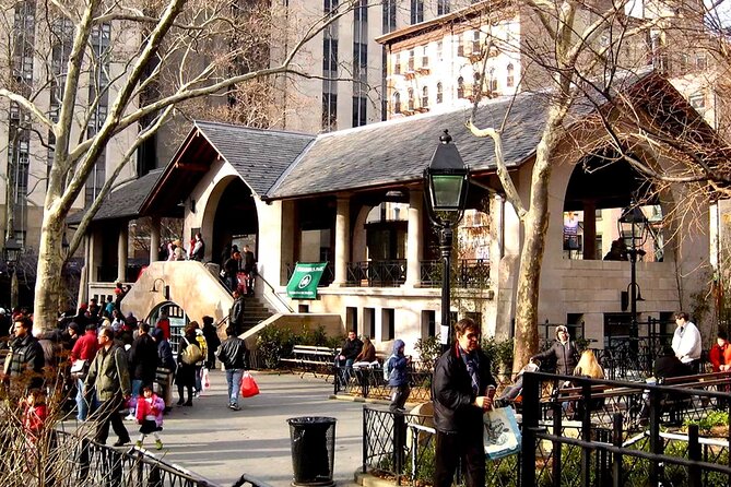 NYC: Chinatown & Little Italy Food Tour with 7 Flavorful Tastings - Guides make the difference on difficult weather days