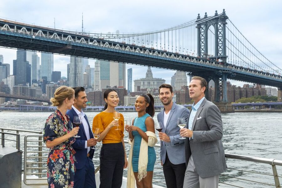 NYC: Christmas Day Buffet Brunch or Dinner Harbor Cruise - Statue of Liberty and the best photo opportunity