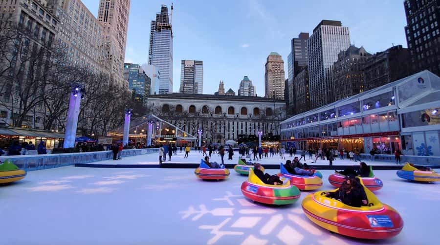 NYC: Christmas Holiday Guided Walking Tour with Dessert - Fifth Avenue’s holiday displays