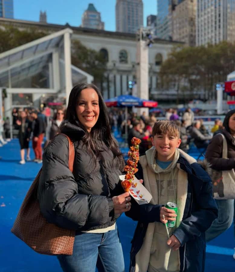 NYC: Christmas Holiday Guided Walking Tour with Dessert - St. Patrick’s Cathedral and St. Thomas Church