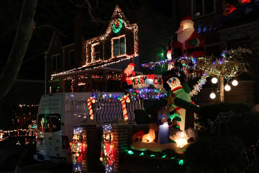 NYC: Christmas Lights Dyker Heights, Bay Ridge and DUMBO - Key points to know before booking