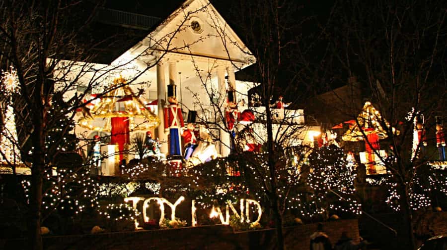 NYC: Christmas Lights Tour and Dyker Heights - What four hours really buys you