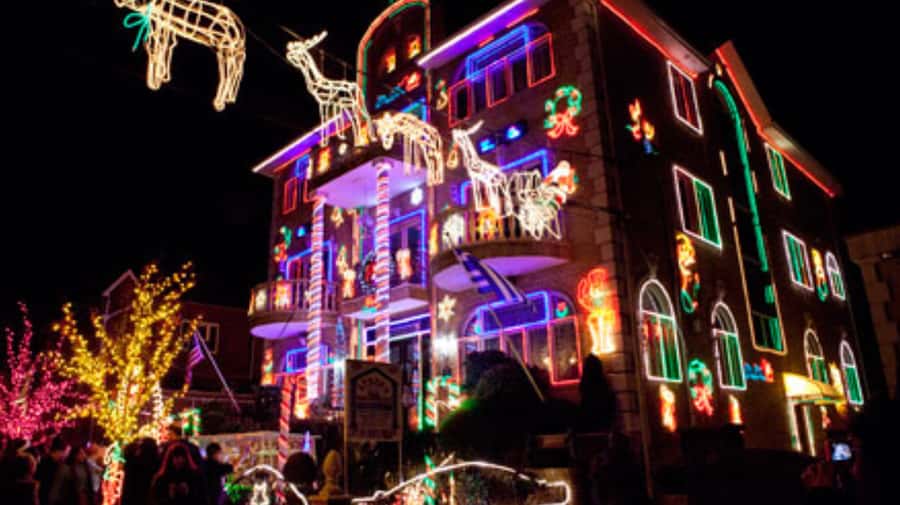 NYC: Christmas Lights Tour and Dyker Heights - Bay Ridge begins the Brooklyn Christmas route