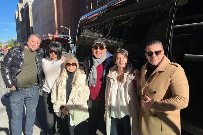 NYC Christmas Lights Tour by Limousine, SUV Or VAN. Dyker Heights - The real value of a $999 private booking