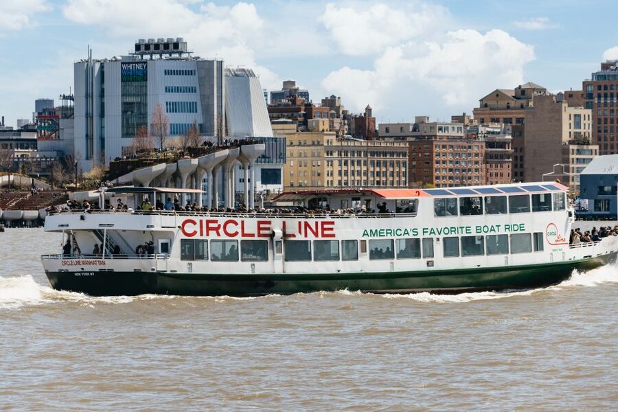 NYC: Circle Line 1.5-Hr Landmarks Skip-The-Box-Office Cruise - How the guide affects the experience