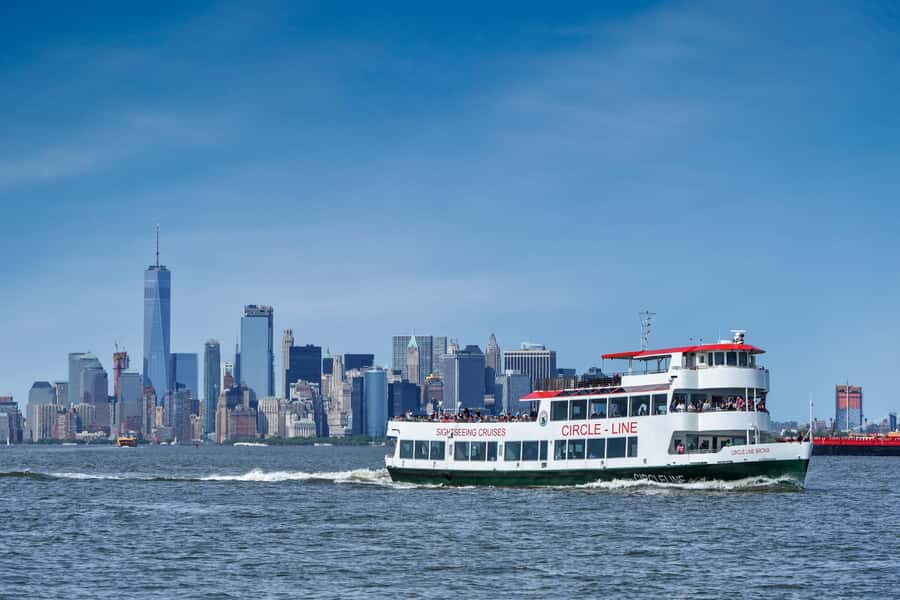 NYC: Circle Line 1-Hr Statue of Liberty Skip-The-Line Cruise - One World Trade Center and Lower Manhattan