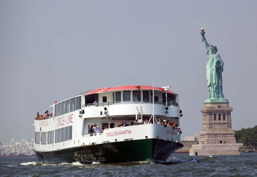 NYC: Circle Line 1-Hr Statue of Liberty Skip-The-Line Cruise - Bridges and the changing city view