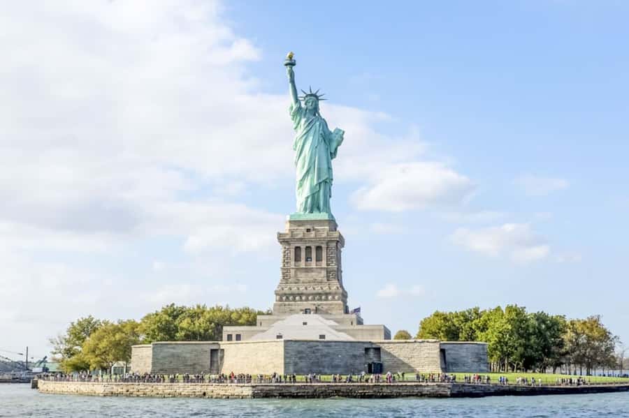 NYC: Circle Line 1-Hr Statue of Liberty Skip-The-Line Cruise - Leaving Pier 83 and finding your place