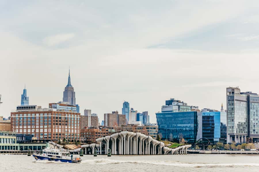 NYC: Circle Line 2.5 Hour Best of NYC Boat Cruise - The narration is more than background noise
