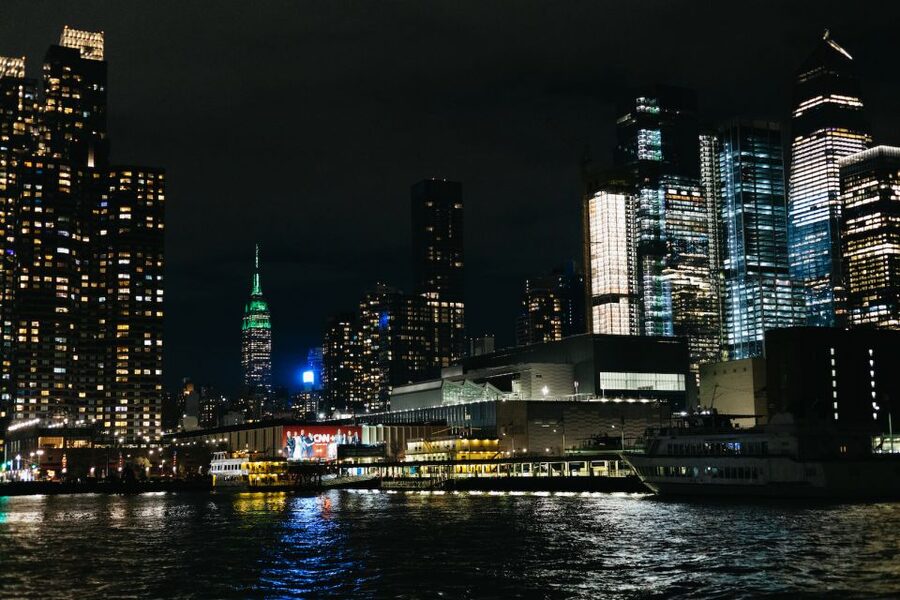 NYC: Circle Line 2h Harbor Lights Cruise Skip-The-Box-Office - South Street Seaport and the Brooklyn Bridge