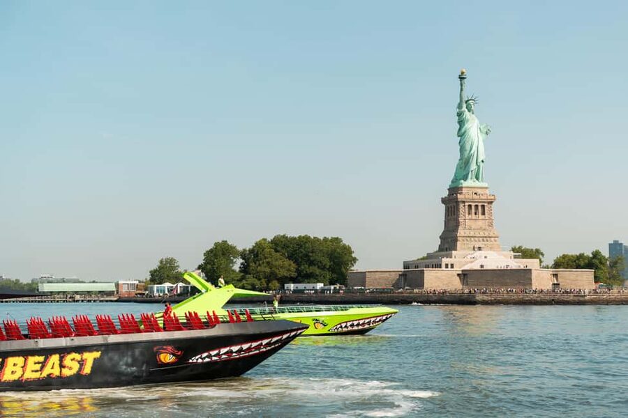 NYC: Circle Line "The Beast" Midtown/Downtown Speedboat Ride - A fast way to see Lady Liberty