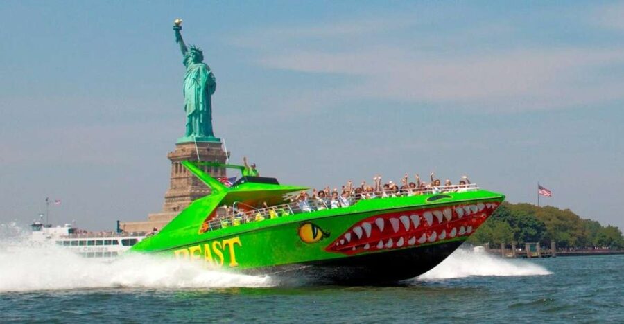 NYC: Circle Line "The Beast" Midtown/Downtown Speedboat Ride - The harbor route, from Manhattan to the statue
