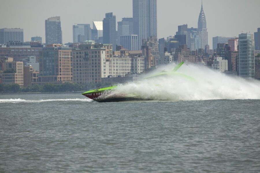 NYC: Circle Line "The Beast" Midtown/Downtown Speedboat Ride - How wet will you get?