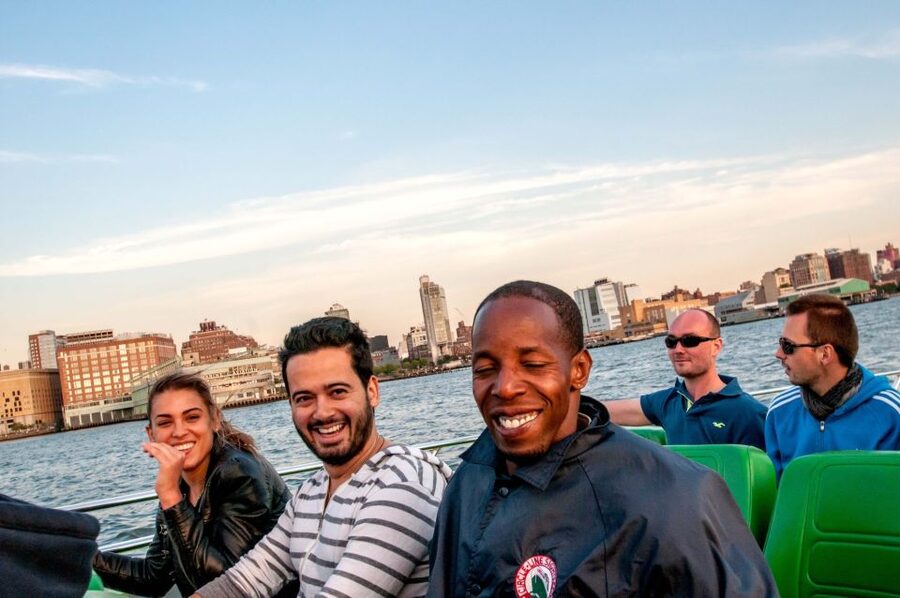 NYC: Circle Line "The Beast" Midtown/Downtown Speedboat Ride - Making the most of your 30 minutes