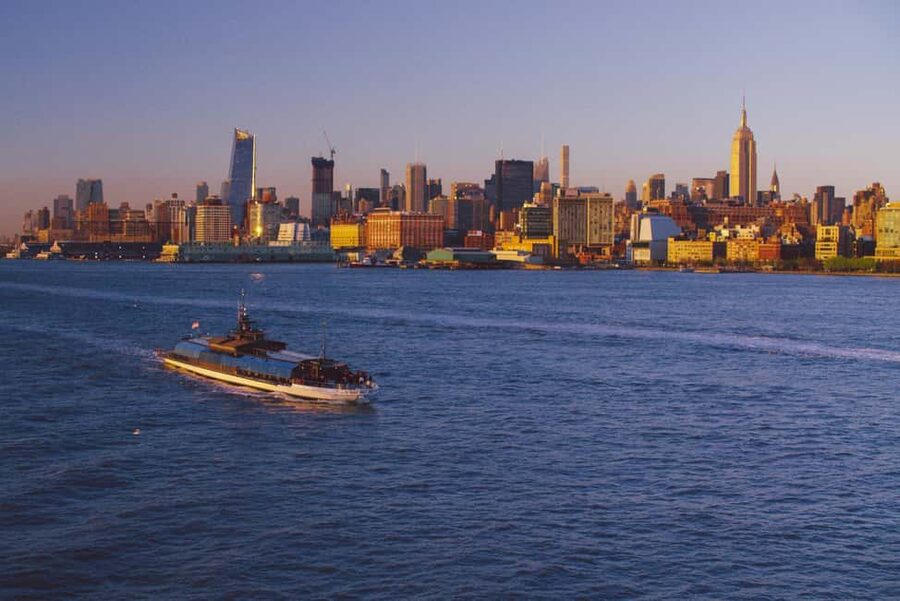 NYC: City Cruises Luxury Brunch, Lunch or Dinner Cruise - What this New York harbor cruise feels like