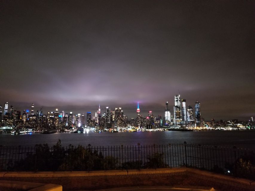 NYC: City Skyline Sightseeing MiniBus Tour at Night - What the guides add to the evening