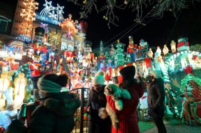 Dyker Heights and NYC Holiday Lights Luxury Bus Tour