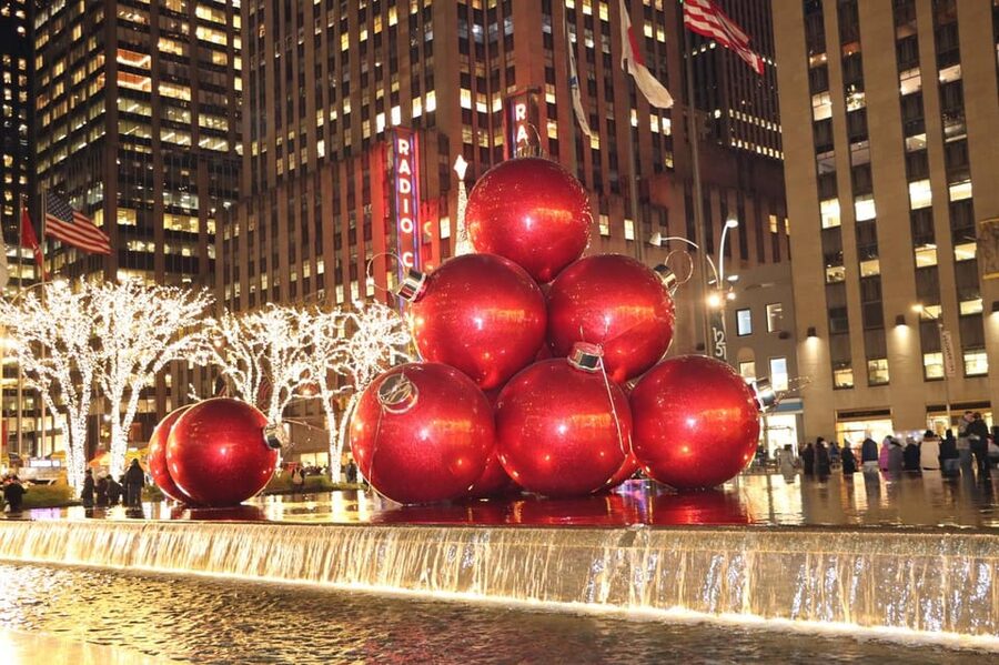 NYC: Dyker Heights and NYC Holiday Lights Luxury Bus Tour - Is $75 a Fair Price?