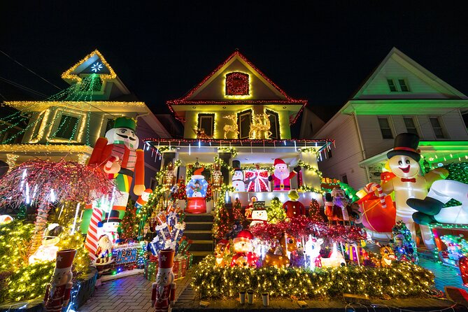 NYC: Dyker Heights Christmas Lights Express Hot Coco+Santa Cookie - Why Dyker Heights is worth the ride